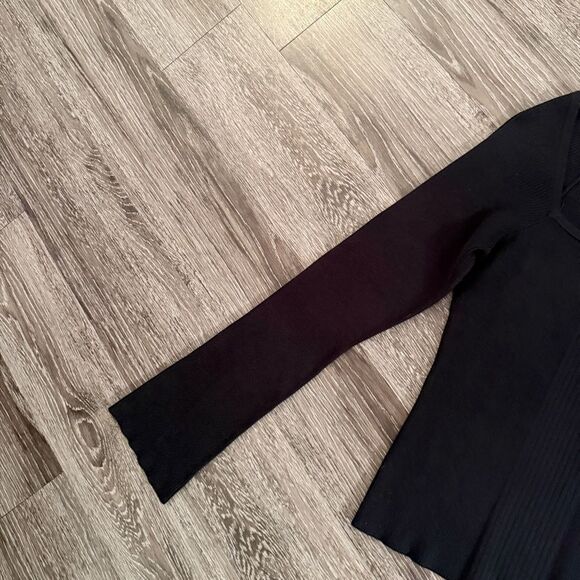 Frame Luxe Bell Sleeve Sweater New - Picture 2 of 10